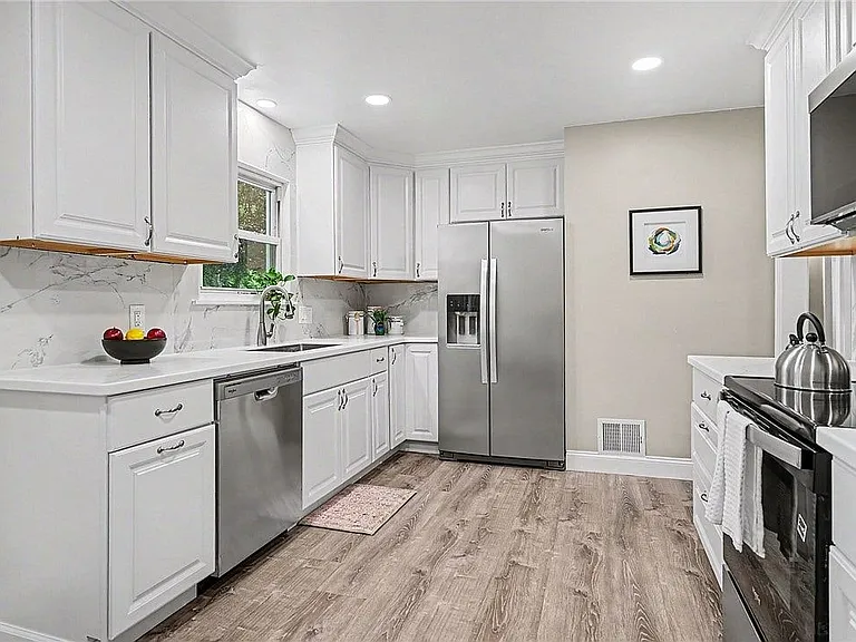 274 Newton Rd — Photo 7