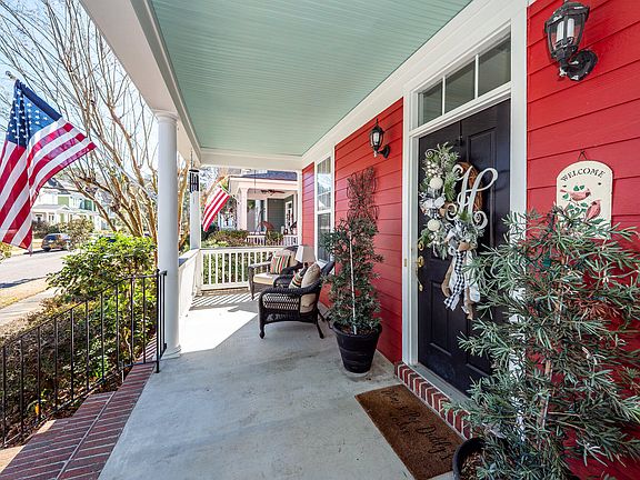 3rd image of 400 Hydrangea St