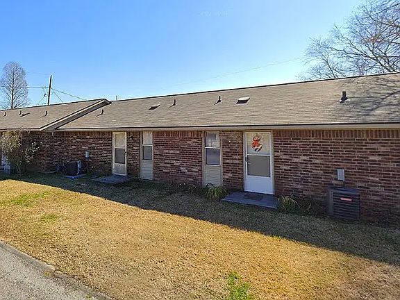 3rd image of 425 Memorial Dr #4758