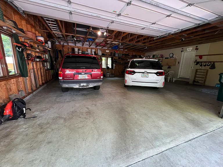 Home garage 2 1/2 car