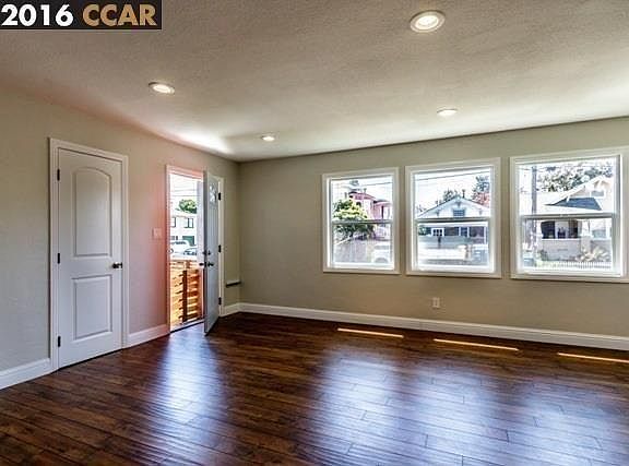large living & dinning space