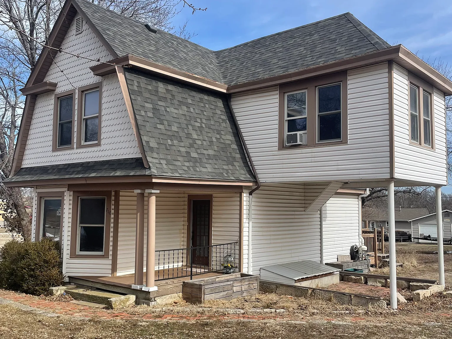 5 bed, 1735 sqft, $1,300 — Photo 2