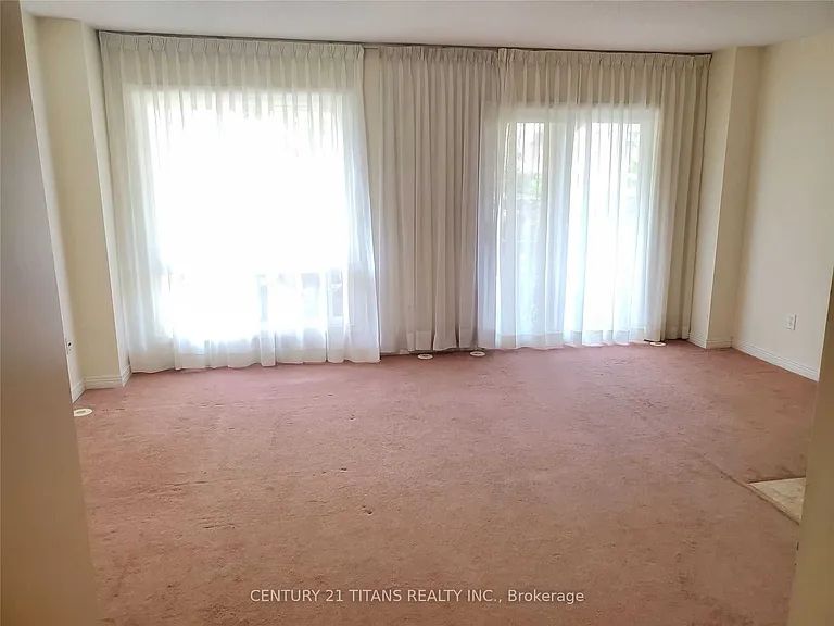 105 Wilkes Cres — Photo 7