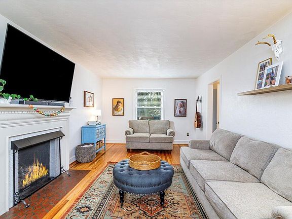 3rd image of 2627 Northview Dr SW