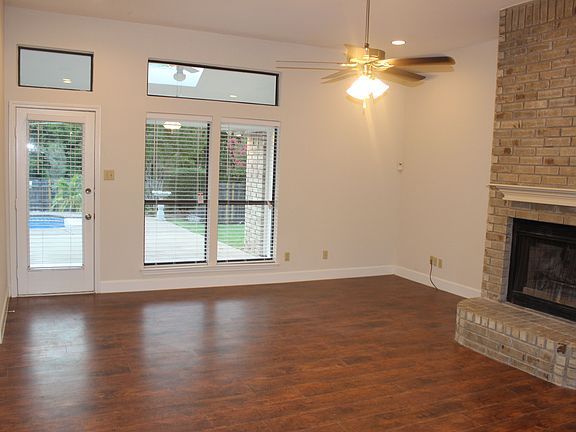 5th image of 823 Running Creek Dr