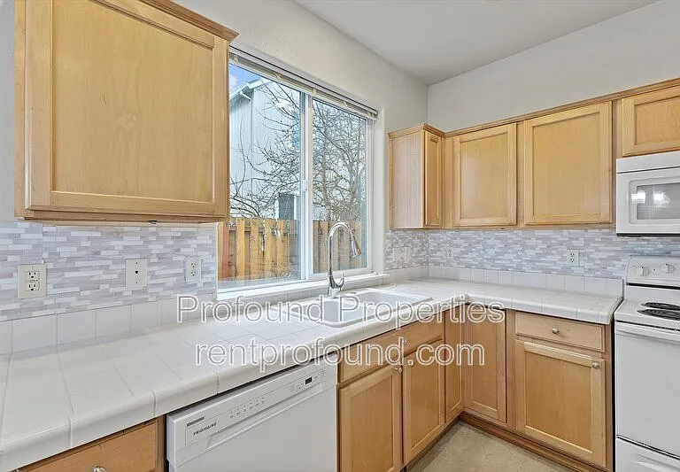 17634 SW September Ln — Photo 11