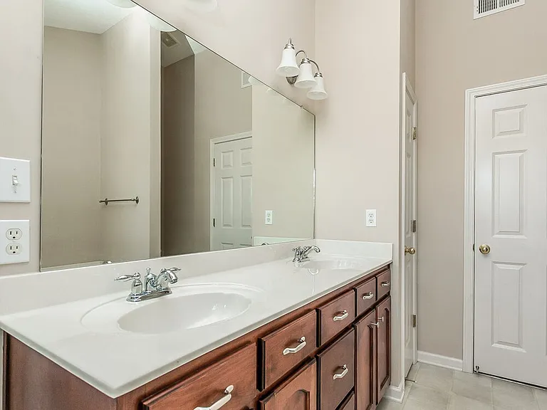 8181 Martin Dr — Photo 8