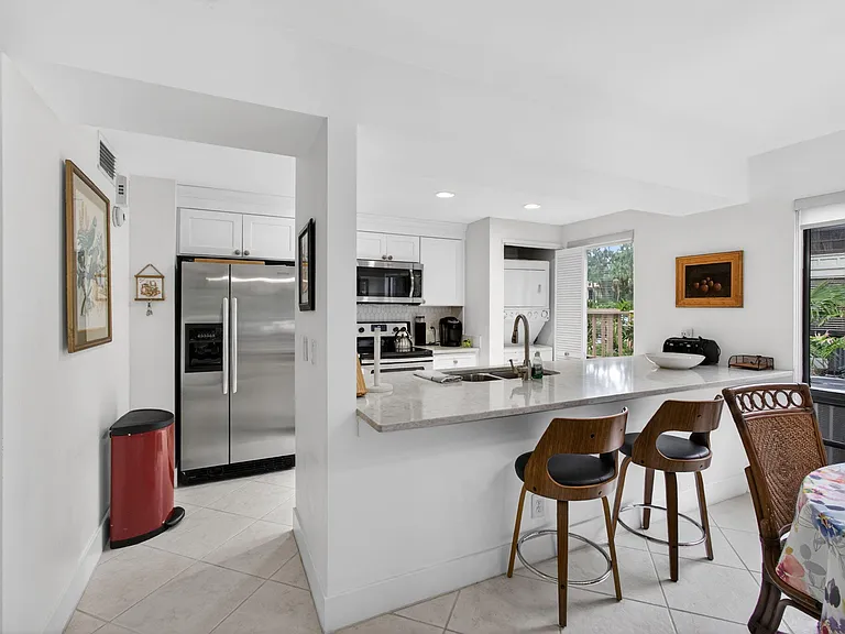 611 Brackenwood Cv — Photo 17