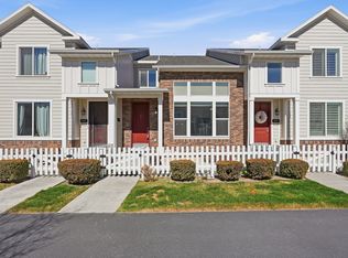 1041 W Painted Horse Ln, Bluffdale, UT 84065