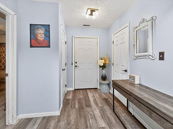 5th image of 410 Waterstone Ct