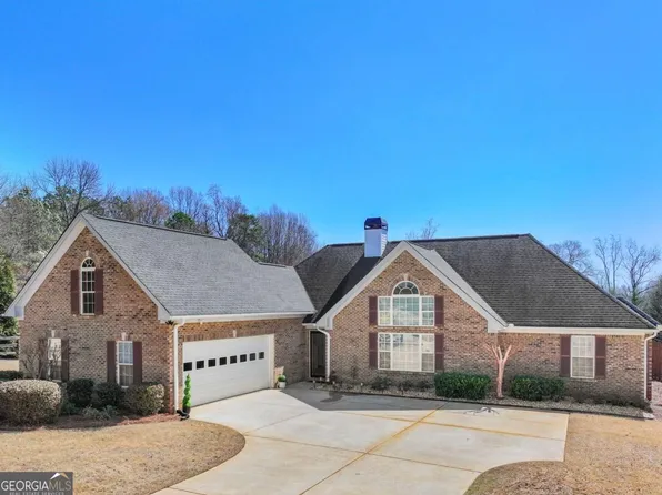 21 Station Dr, Pendergrass, GA 30567