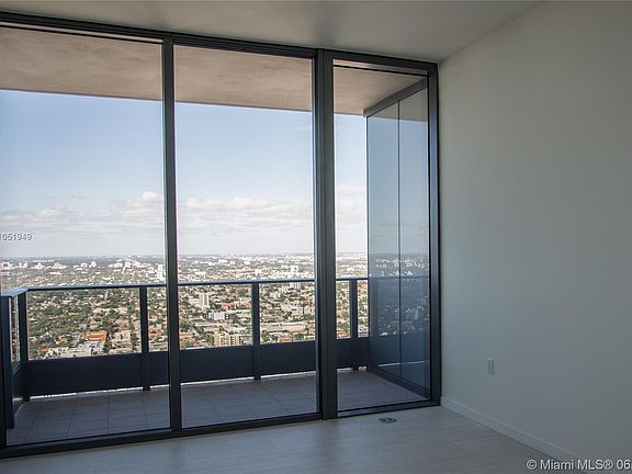 4th image of 1000 S Brickell Plz Penthouse 5406