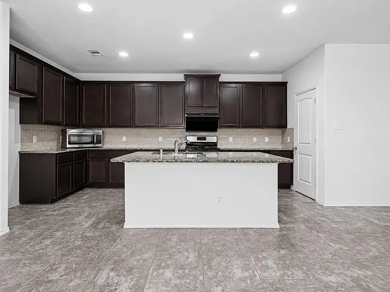 166 Meadow Grove Dr — Photo 15