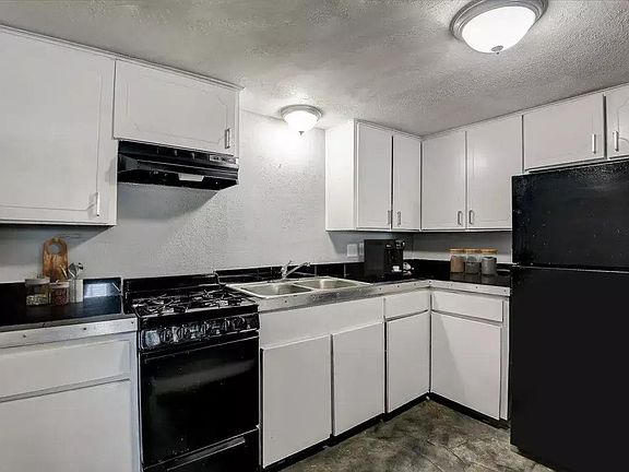2nd image of 627 Bernard St #7541a5b96