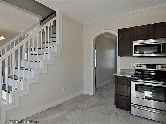 4th image of 52 Birch St