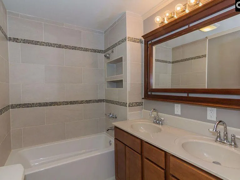 1011 S Kilbourne Rd — Photo 11