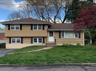 25 Franklin St, Dumont, NJ 07628