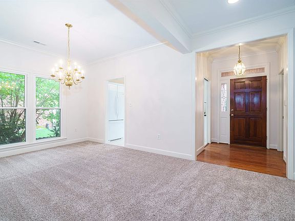 4th image of 328 Willow Crest Ln