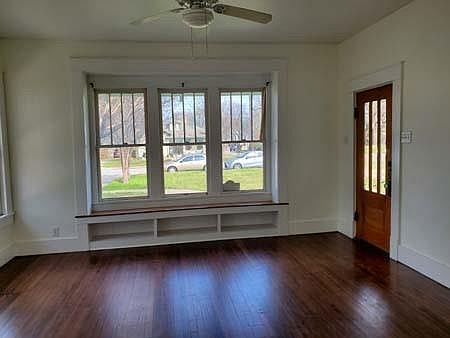 1st image of 921 W Oak St #921