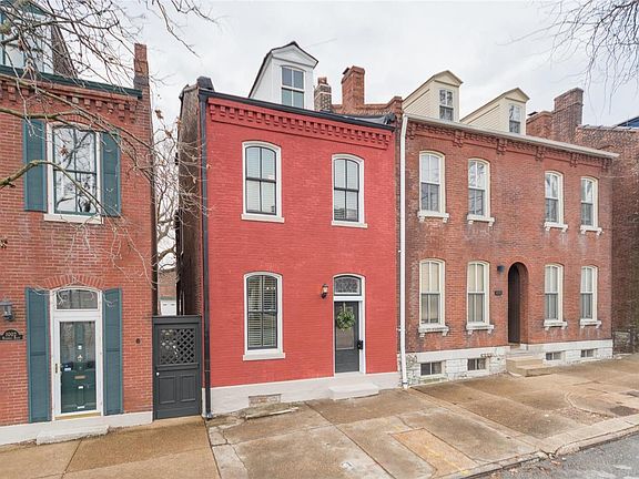 Welcome to 1004 Russell (middle, red brick home)