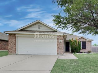 308 Spurlock Dr, Krum, TX 76249