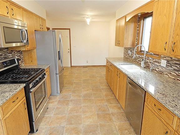 4th image of 613 Dorn Dr