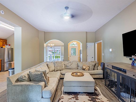 4th image of 593 River Birch Dr