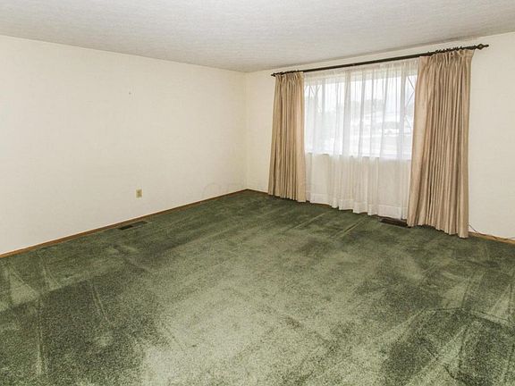 04 Living room