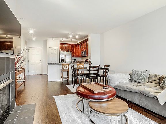 4th image of 343 W Old Town Ct #700