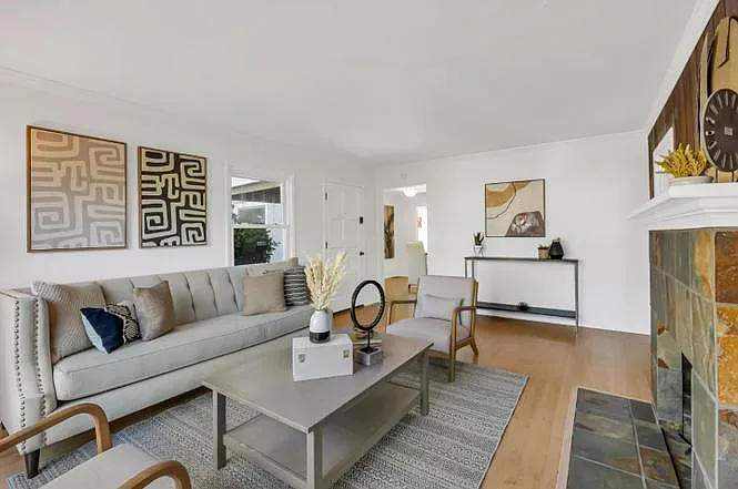 389 Lastreto Ave — Photo 6