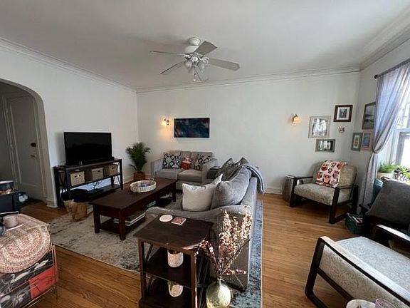 3rd image of 5257 N Hoyne Ave