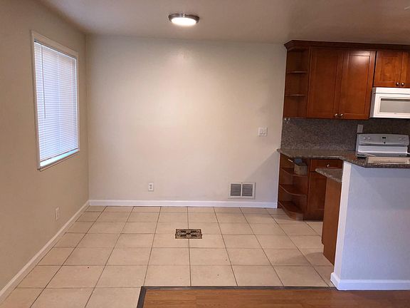 4th image of 196 Coy Dr APT 2
