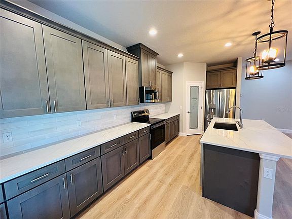 3rd image of 25 Fircrest Ln
