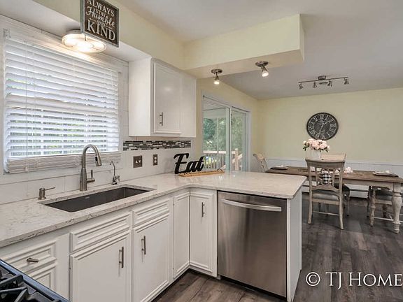 2nd image of 2752 Montreat Ct NE
