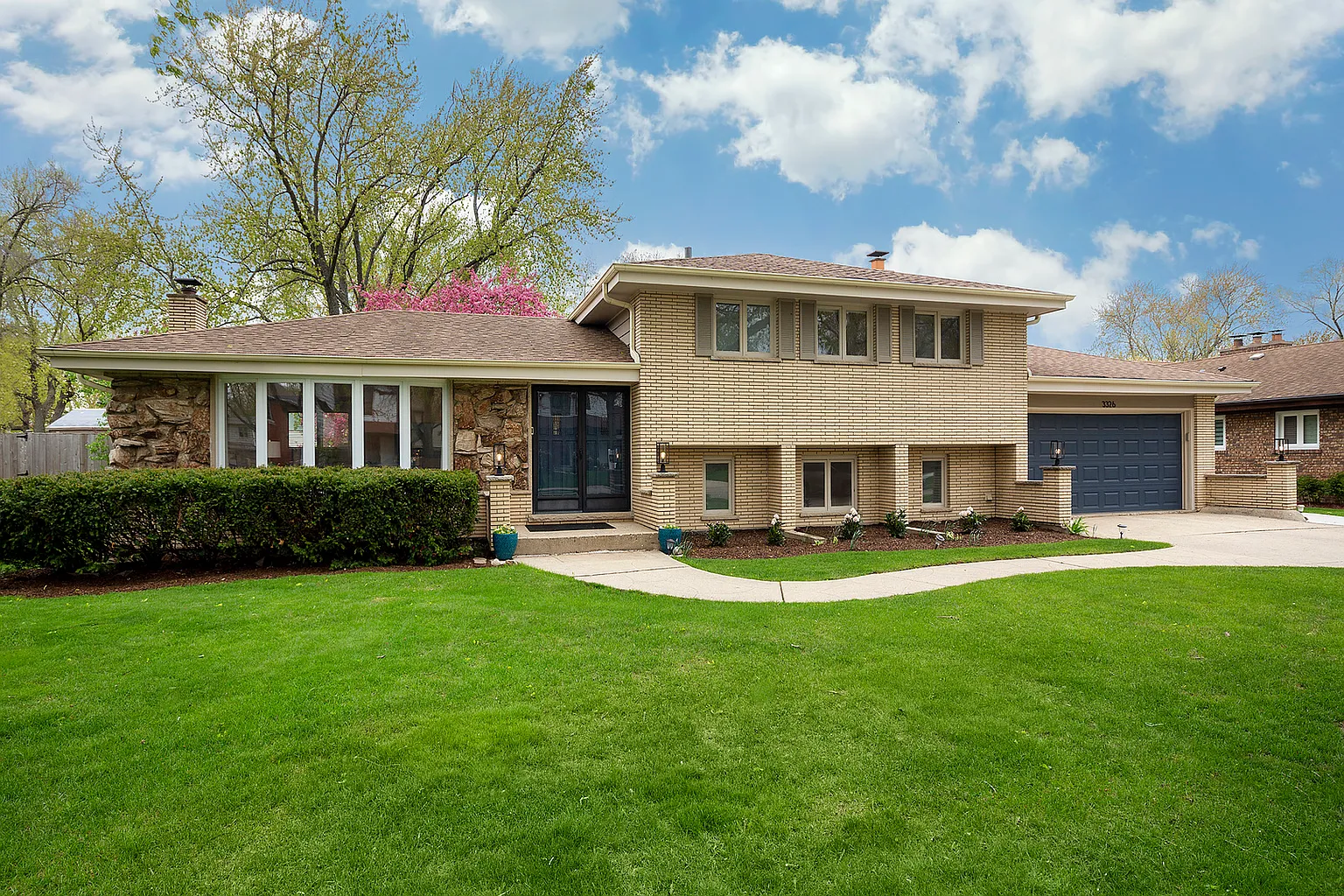 3326 Prestwick Ln photo 1
