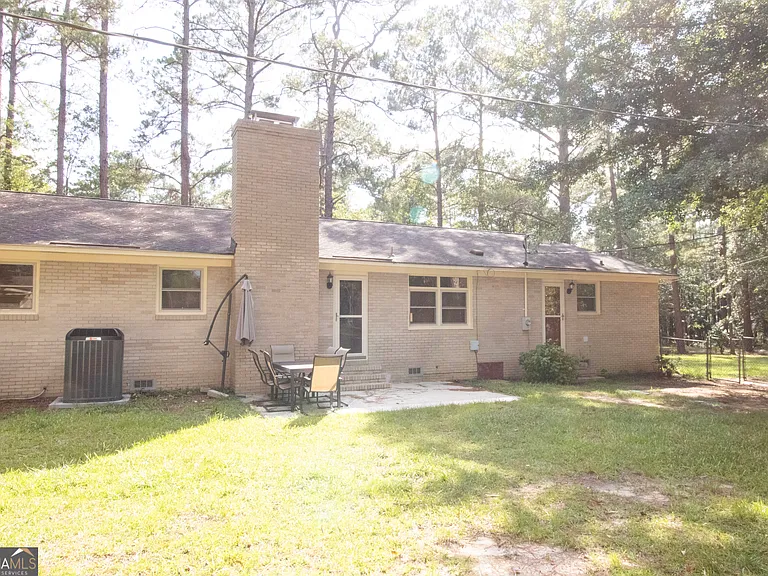 111 Ashley Ln — Photo 17