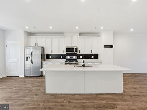 5th image of 7117 Firwood Ln