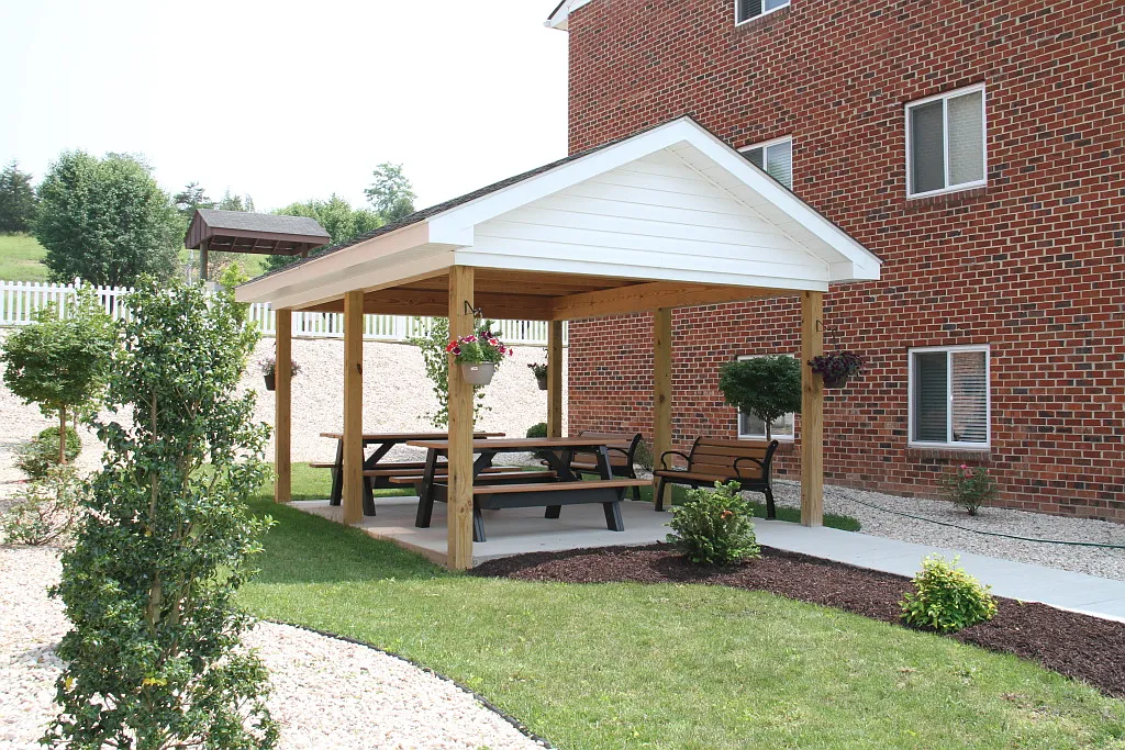 Craigmont Manor Apartments — Photo 1