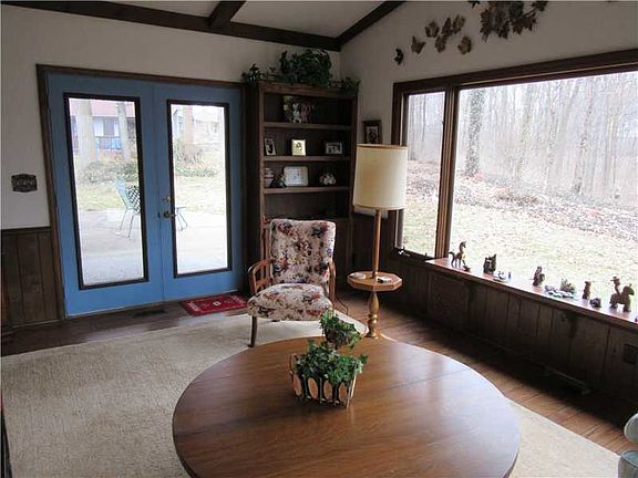 5th image of 482 S Oakwood Dr