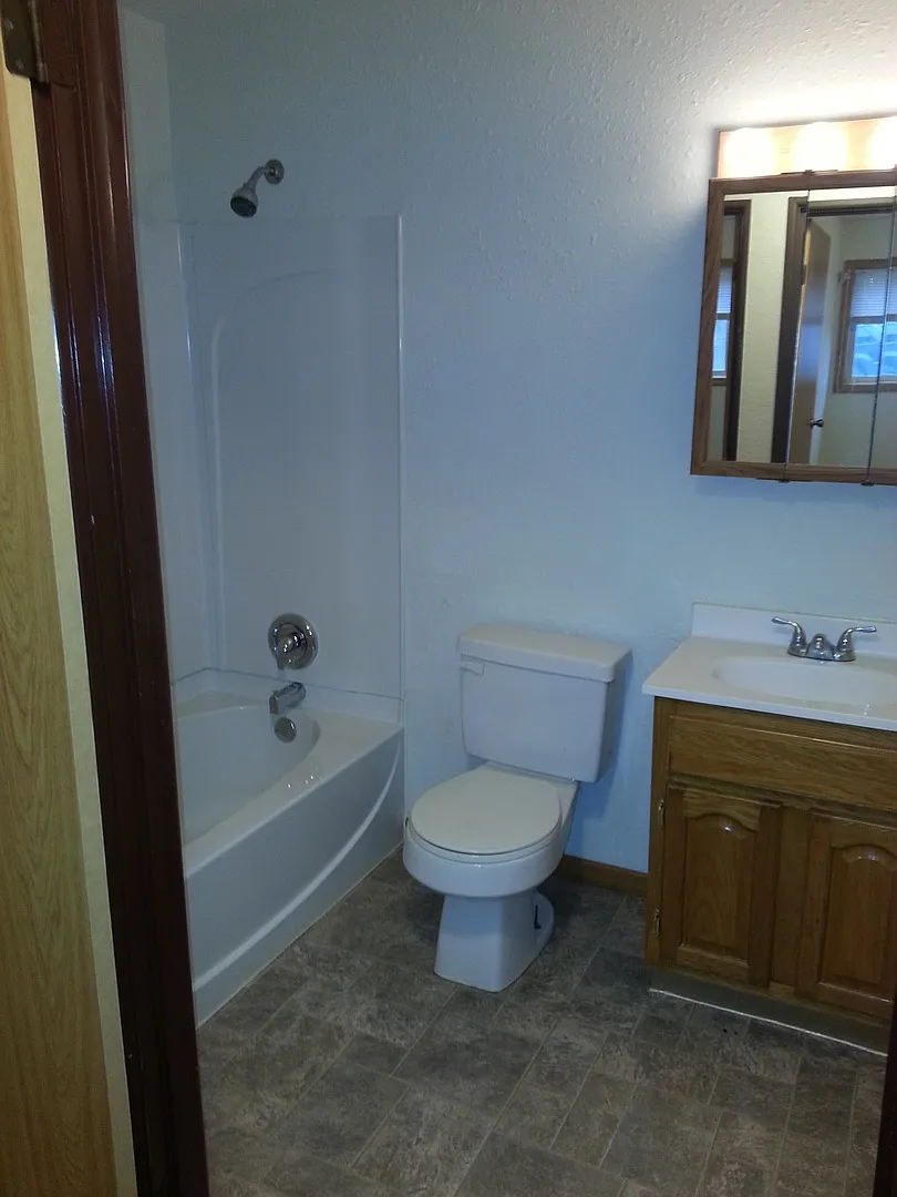 North West Manor Apartments — Photo 4