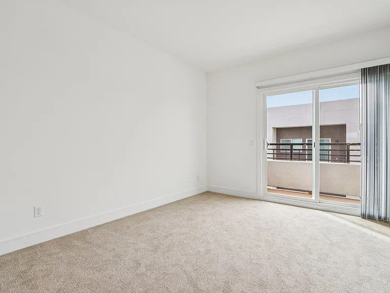 Elevate at Red Mountain Townhomes — Photo 22
