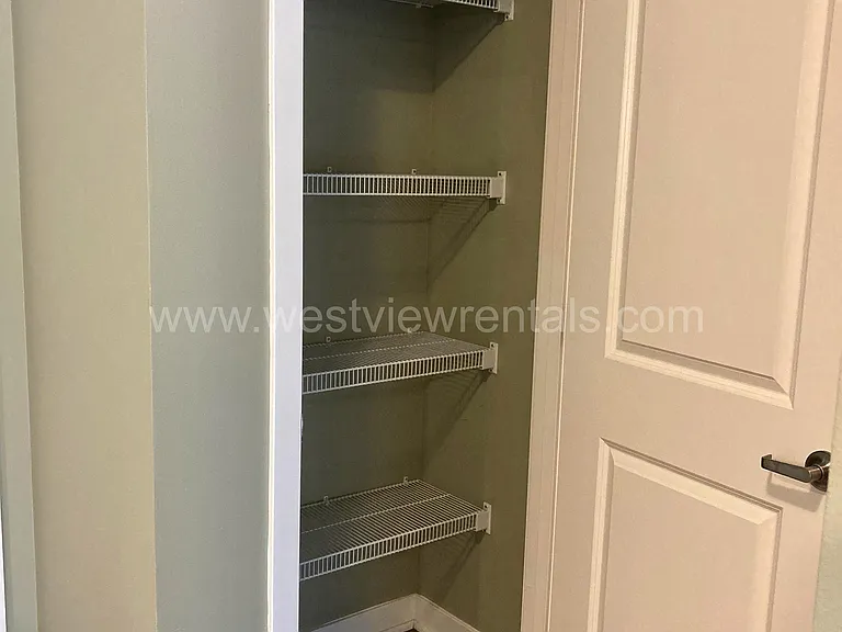 200 E Maple St — Photo 363