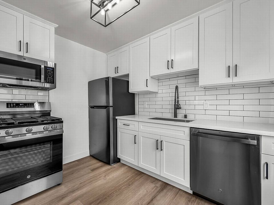 1st image of 901 Manhattan Ave APT 3