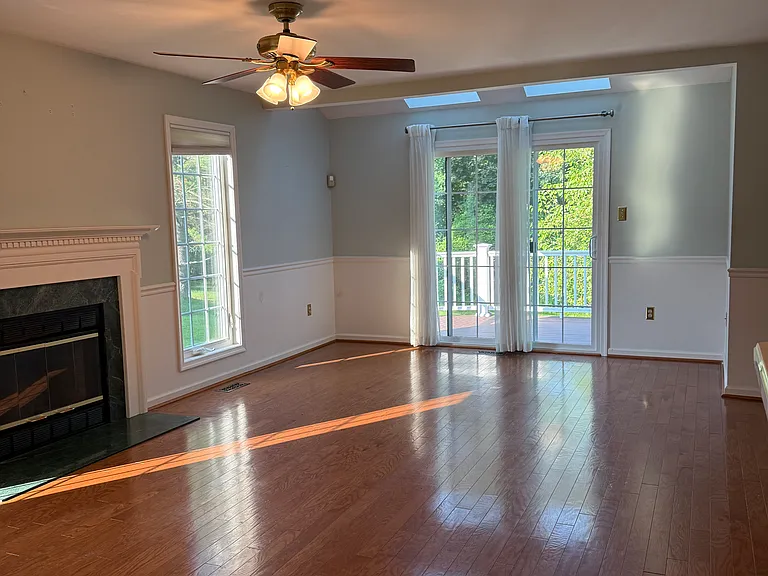 205 E Village Ln — Photo 2