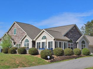 411 Deer Lake Pl, Bronston, KY 42518