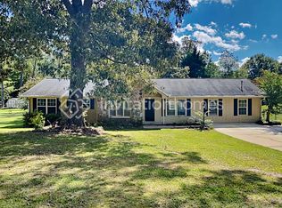 2907 Springlake Dr, Buford, GA 30519
