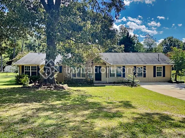 2907 Springlake Dr, Buford, GA 30519