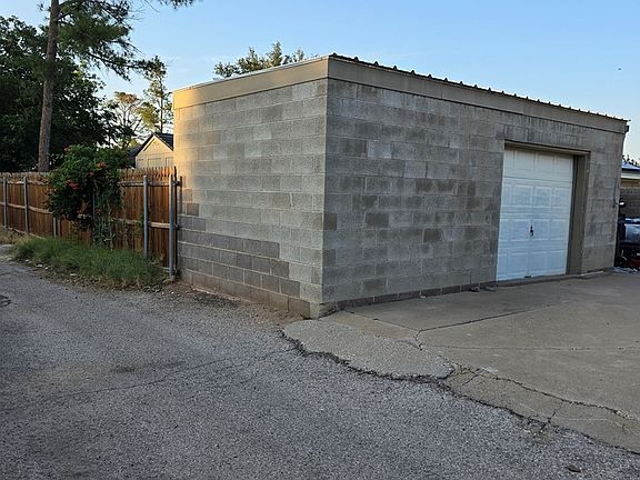 5th image of 3203 Wedgwood St