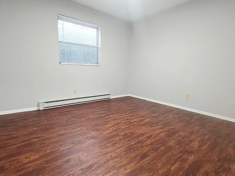 Wesleyan Apartments — Photo 8