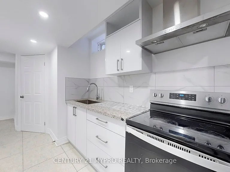 13 Manor Glen Cres #BASEMENT — Photo 6
